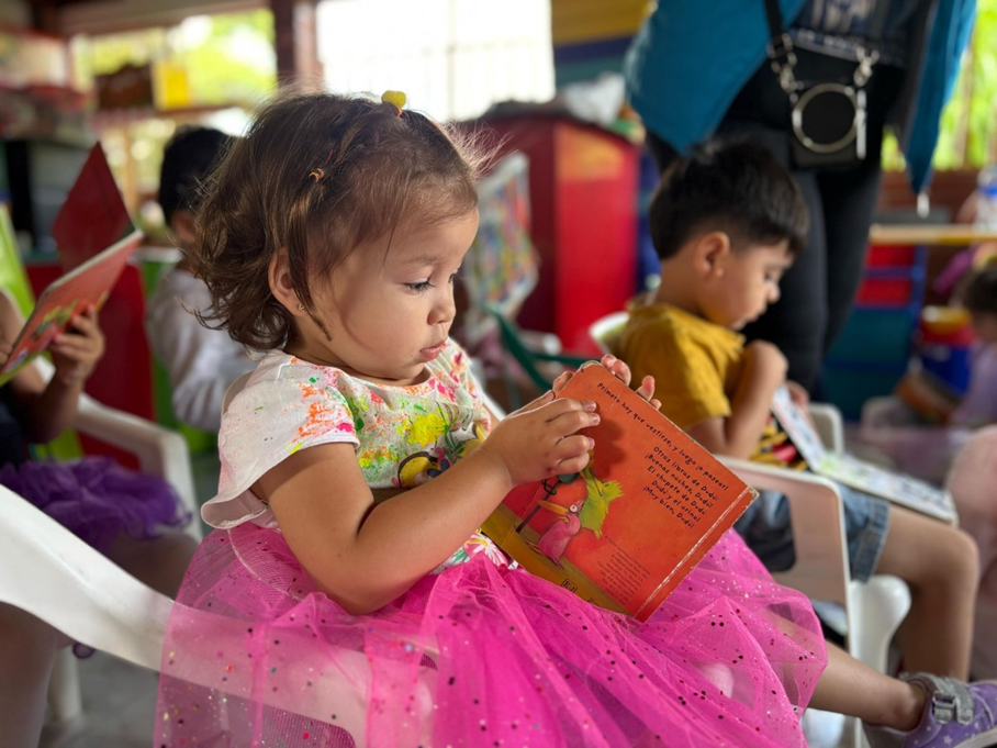 “Juguemos con la Lectura”. Libros, arte y juegos transforman la primera infancia en el CDI Comuneros