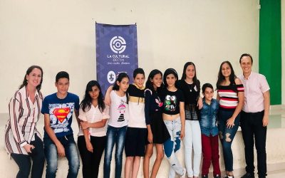 La Emisora Cultural forma a niños del Kennedy en producción radiofónica   