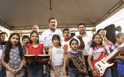 Entregamos más de 150 instrumentos y accesorios musicales a niños del barrio Punta Paraíso