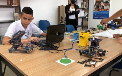 Muestra de robótica junto a Castor Bot dentro del IAC