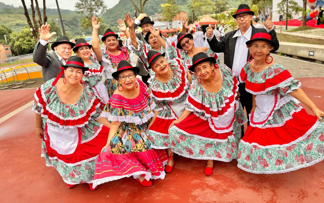 Más de 180 adultos mayores, se benefician con el programa artístico de “Cultura Popular”