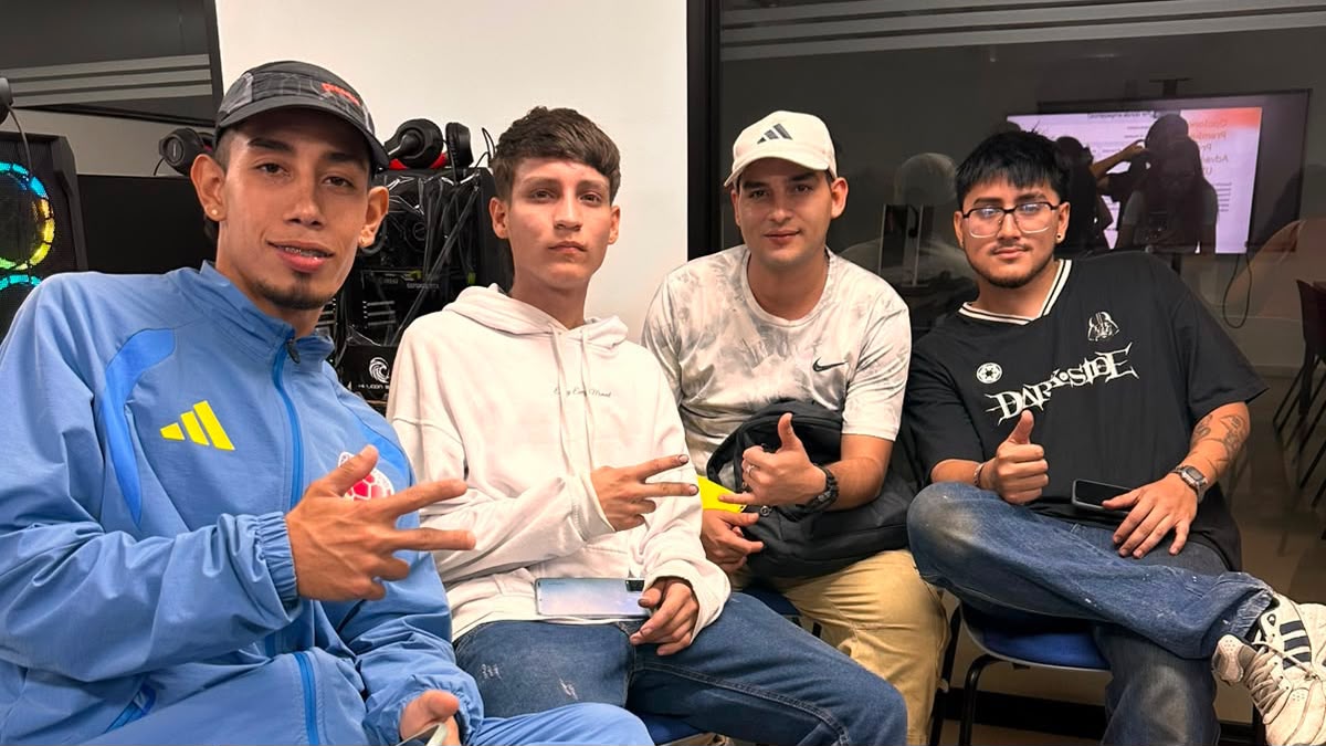 Jóvenes barristas del Atlético Bucaramanga fortalecieron sus habilidades en fotografía gracias al IAC